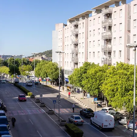 Metropolis Split
